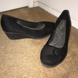 Black closed toe wedges